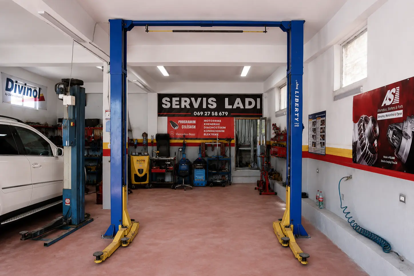 Hapësira e brendshme - Servis Ladi